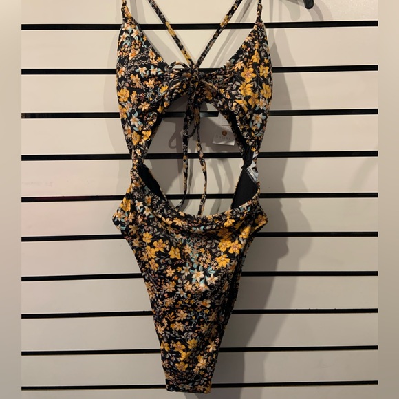 Shade & Shore One Piece - Picture 2 of 5